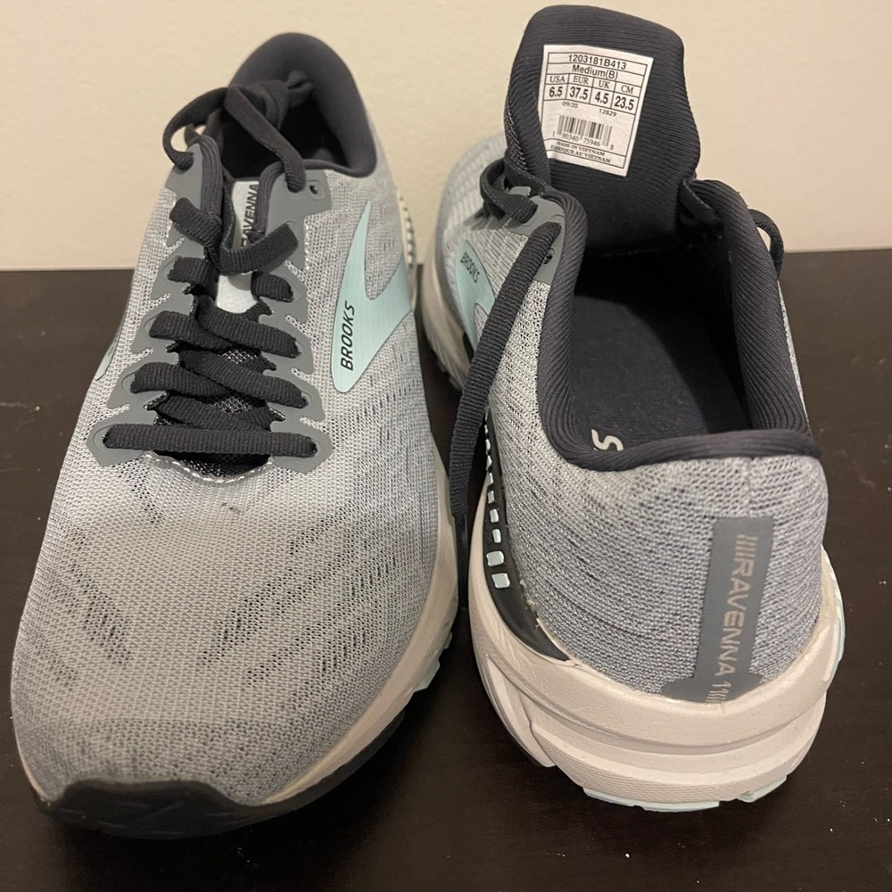 Women’s Brooks Ravenna - NEVER WORN!!